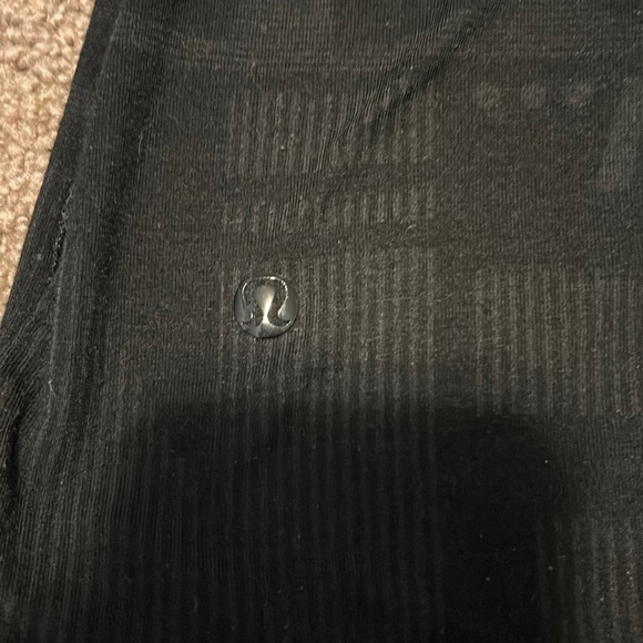 Graphic print lululemon tshirt - Picture 2 of 3